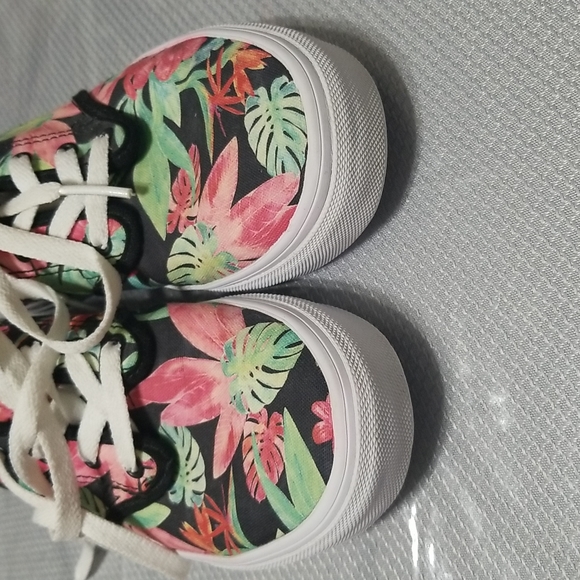 Vans - Picture 5 of 15